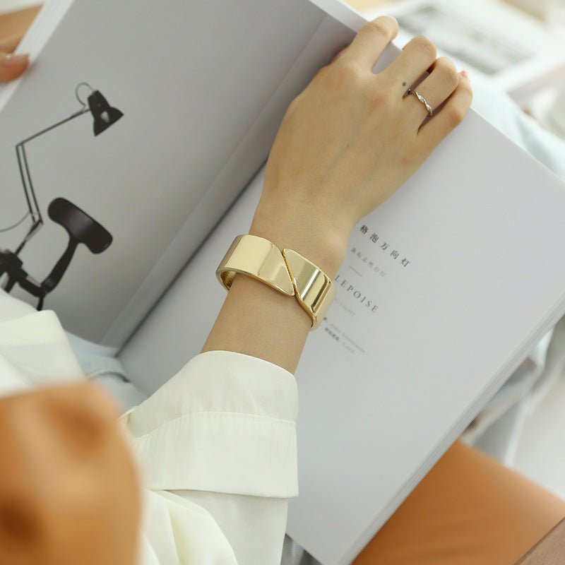 ACOOE 18K Large Glossy Gold Bracelet - ACOOE